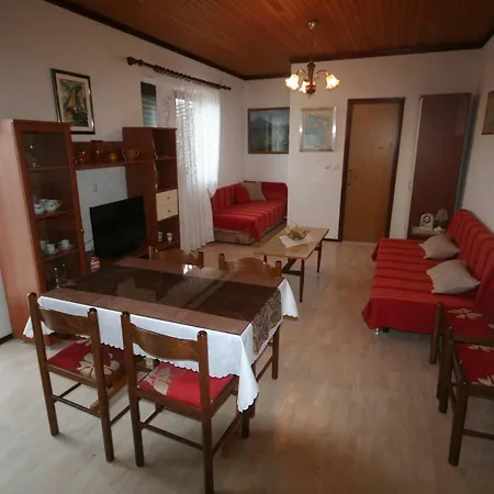 Apartments Cvelic Milovcic Malinska Exterior photo