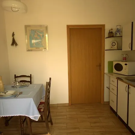 Apartments Cvelic Milovcic Malinska Exterior photo