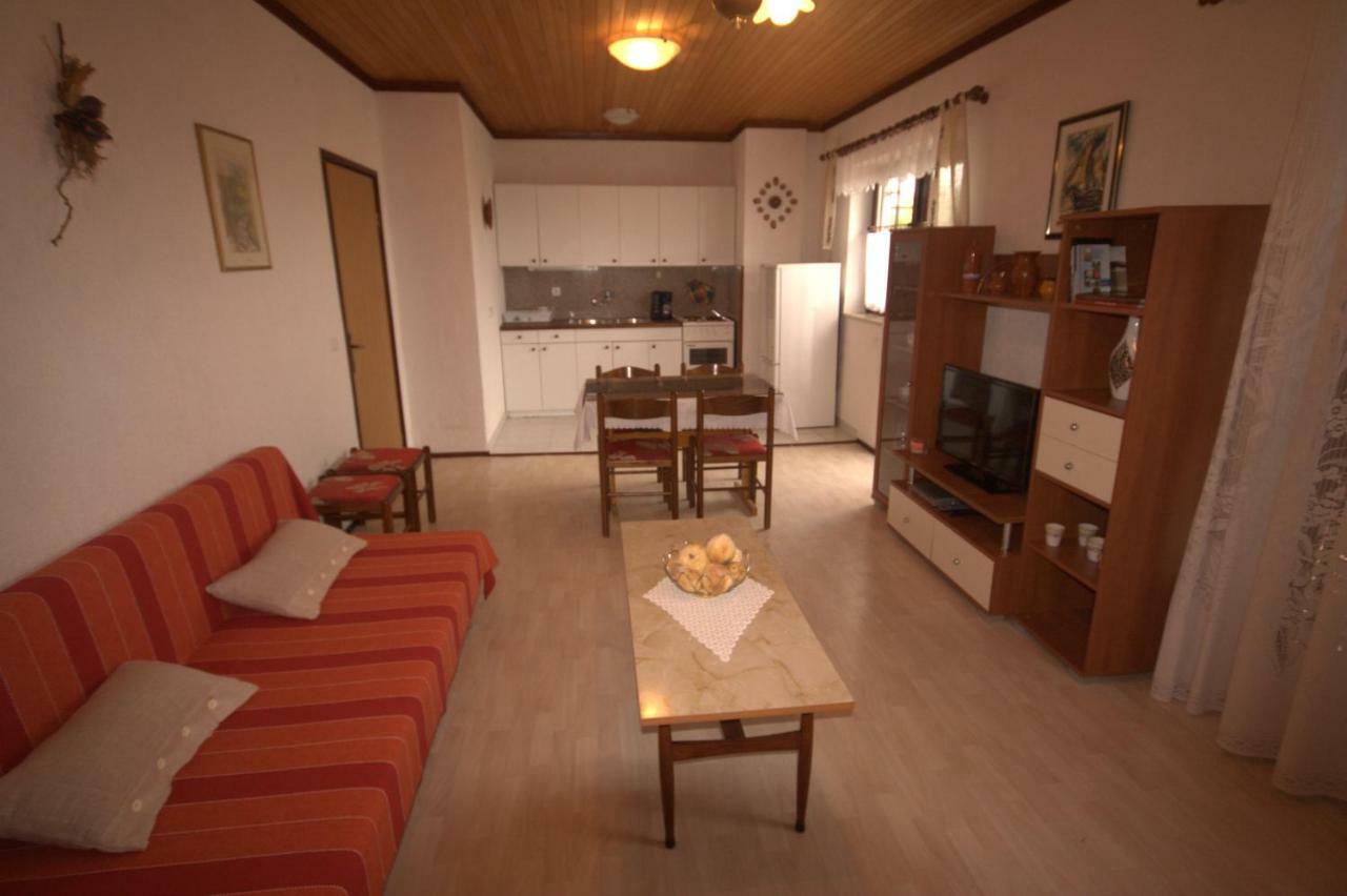 Cvelic Milovcic Apartment Malinska